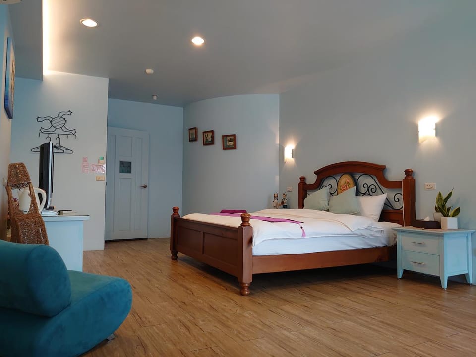 Photo of the whole room, Decorative detail