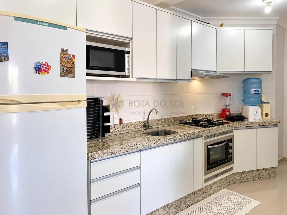Coffee/tea facilities, Kitchen or kitchenette, oven, stove