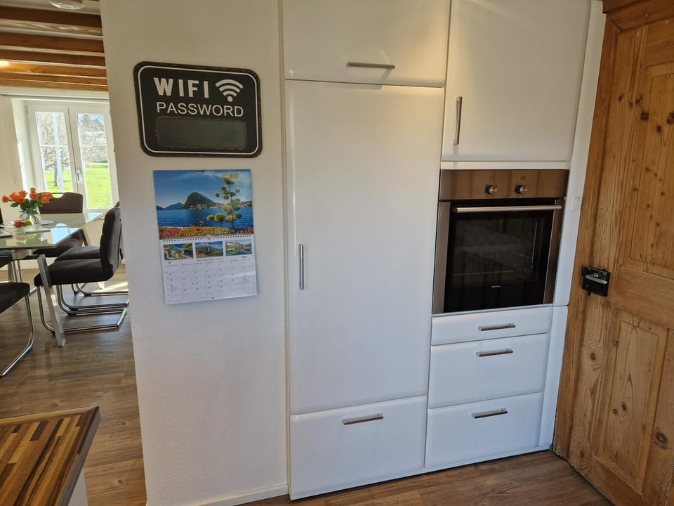 pet friendly, kitchen