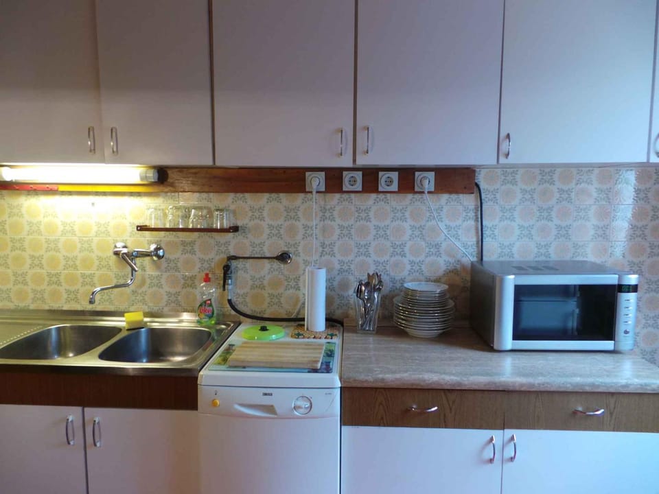 dishwasher, microwave