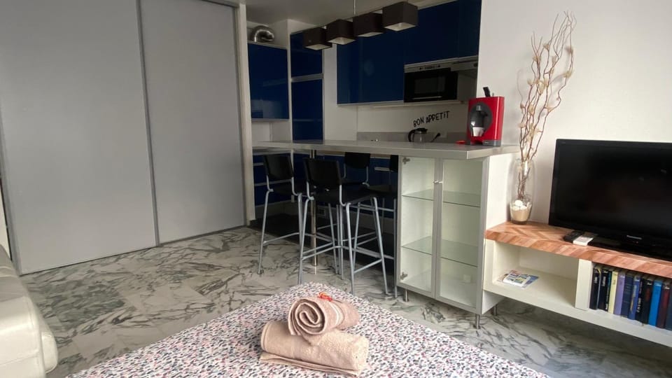 TV and multimedia, Kitchen or kitchenette