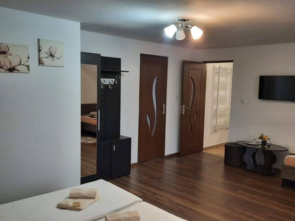 TV and multimedia, Bedroom, wardrobe