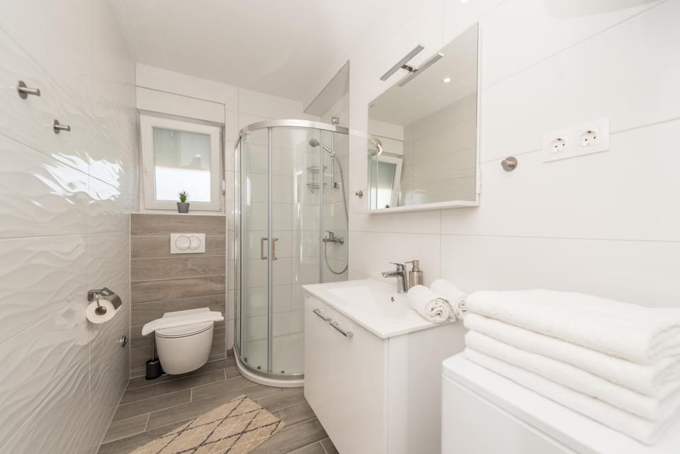 Sanda luxury apartment with pool Apartment in Novalja