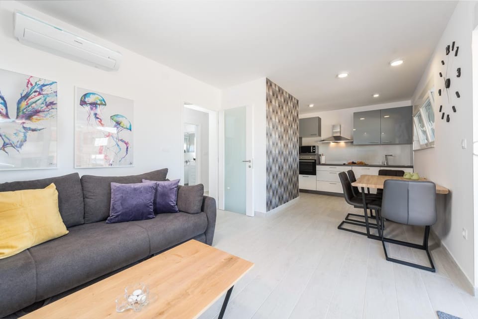 Sanda luxury apartment with pool Apartment in Novalja