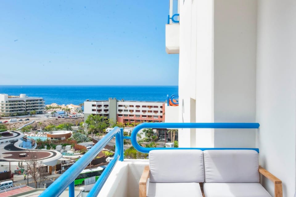 Paraiso del Sur 2-Bedroom Luxury Suite, Sea & Mountain Views Apartment in Canary Islands