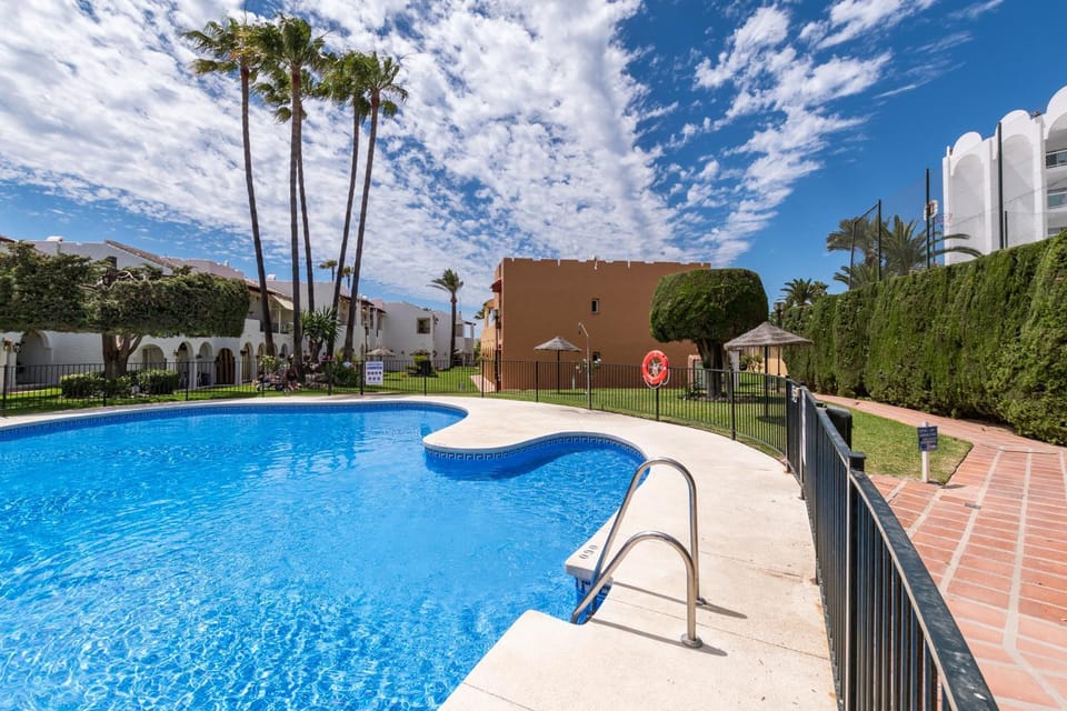Property building, Garden, Swimming pool