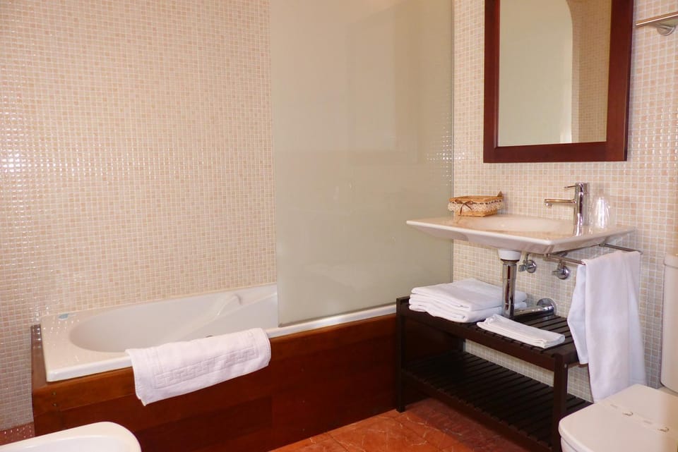 Toilet, Bathroom, towels