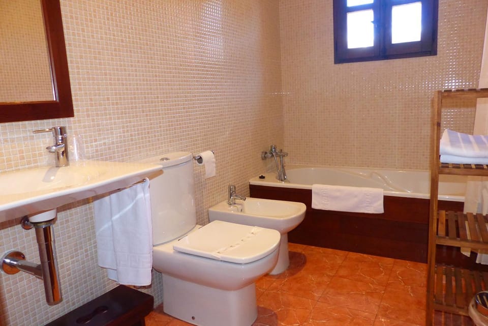 Toilet, Bathroom, Bath, towels