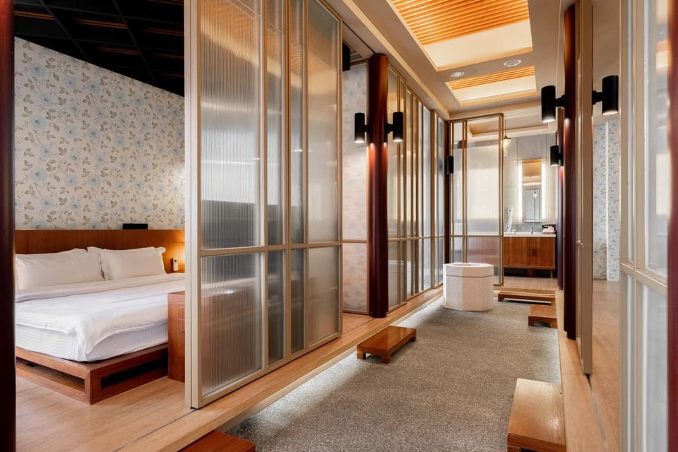 Photo of the whole room, Bedroom