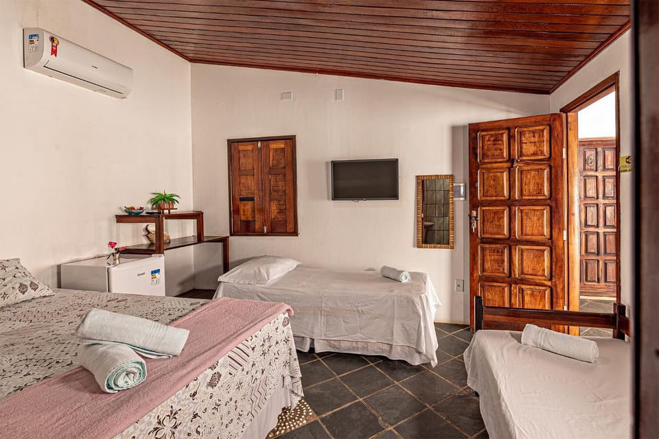 Bed, TV and multimedia, Photo of the whole room, Bedroom, wardrobe, air conditioner