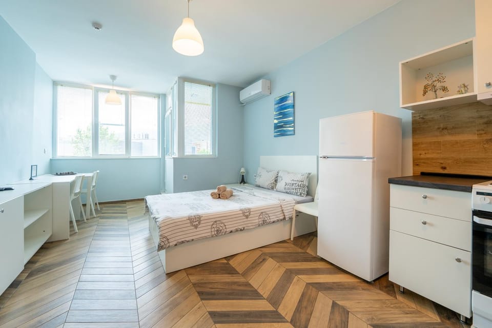 Bed, Seating area