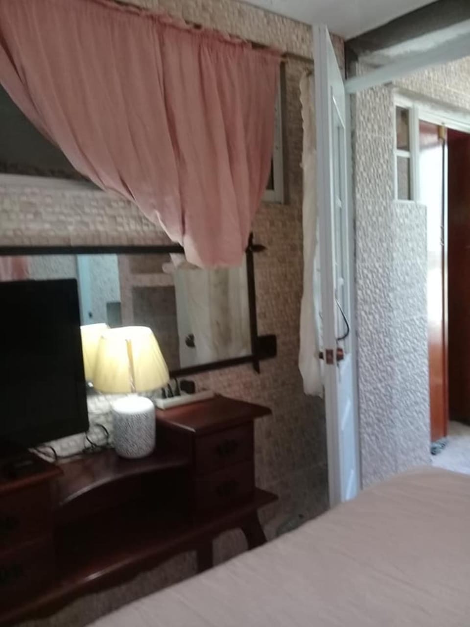 Bed, TV and multimedia, Bedroom