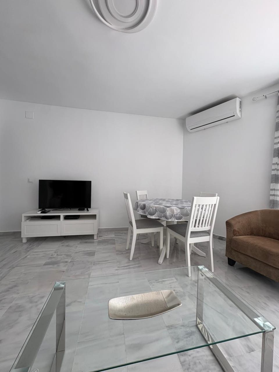 TV and multimedia, Living room, Dining area, air conditioner