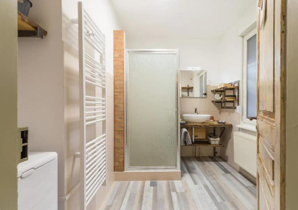 Shower, Bathroom, heating, towels