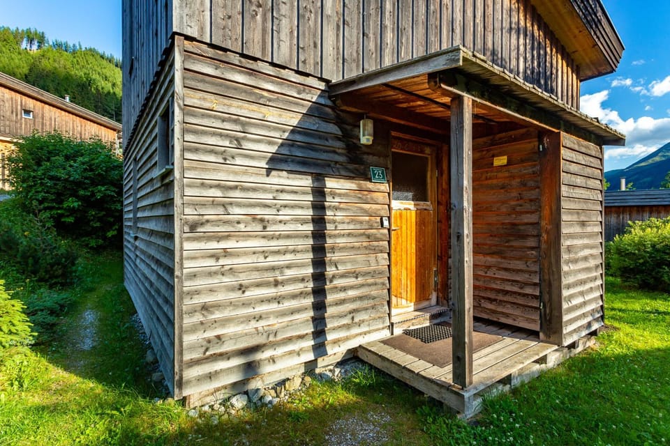 Property building, Staff, Facade/entrance