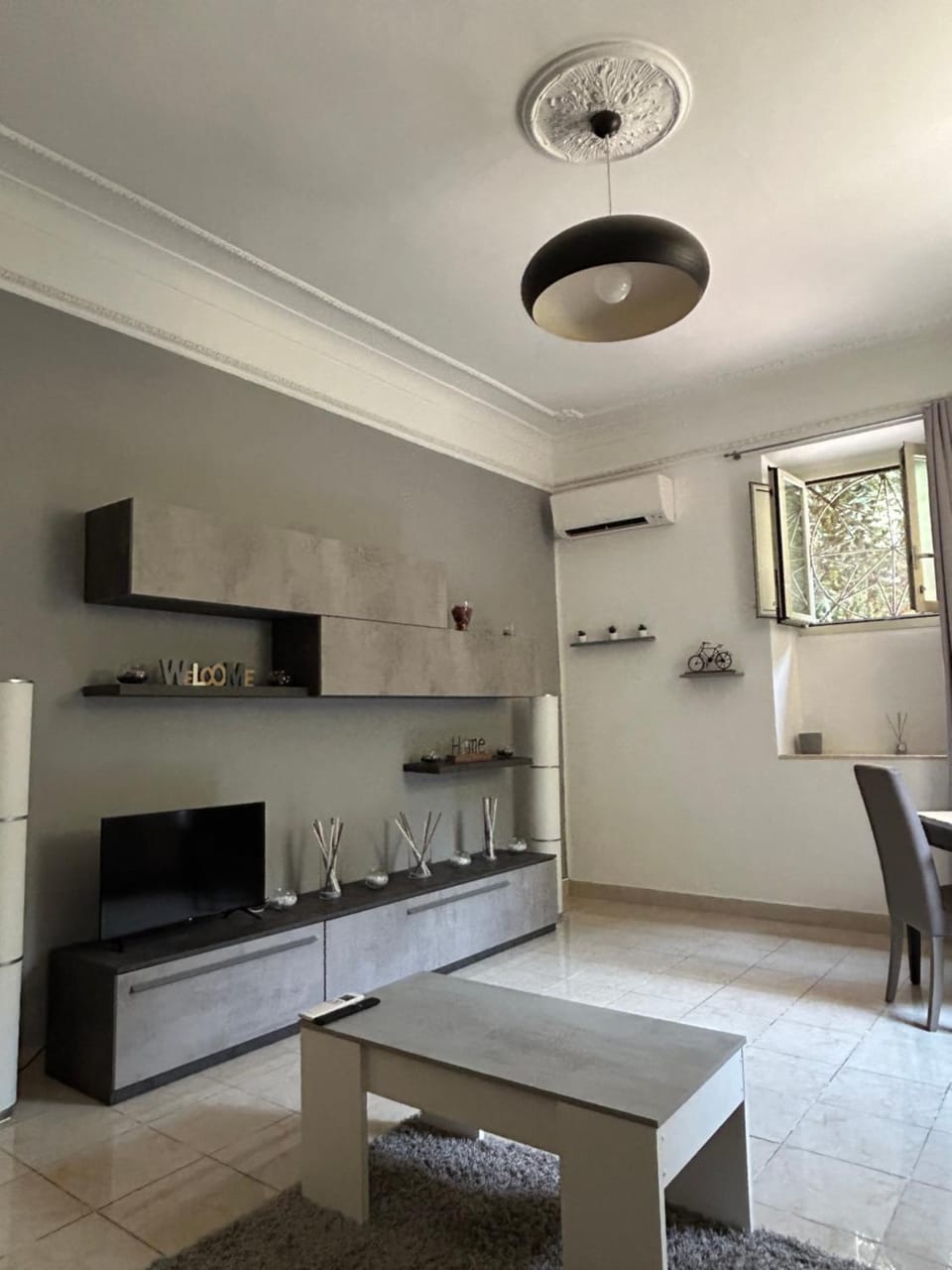 Alex Rhome Apartment House in Rome