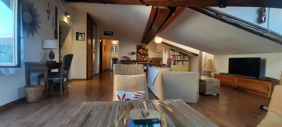 Cosy and Calm in Grenoble City Heart, air-conditioned, with free and large parking Q-Park Chavant Apartment in Grenoble