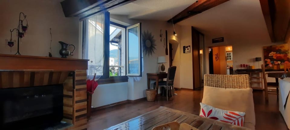 Cosy and Calm in Grenoble City Heart, air-conditioned, with free and large parking Q-Park Chavant Apartment in Grenoble