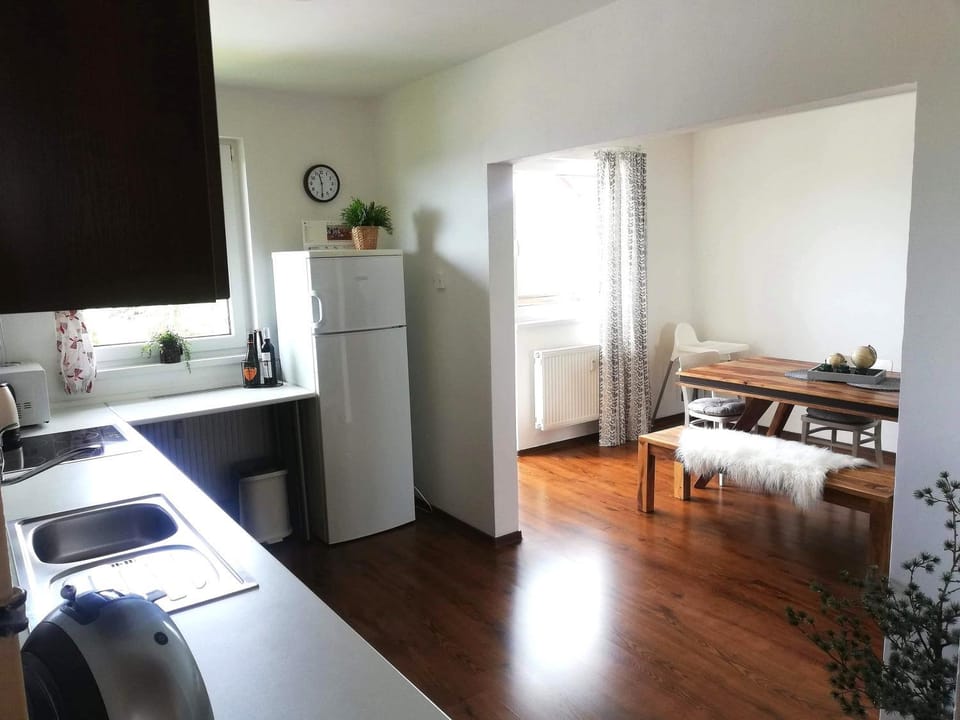 Kitchen or kitchenette, Seating area, Dining area