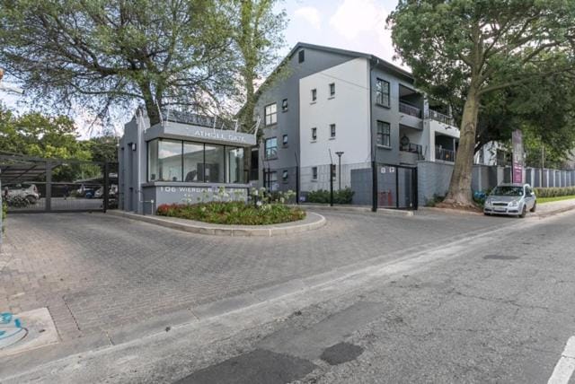 Property building, Day, Neighbourhood, Street view, Location, Parking