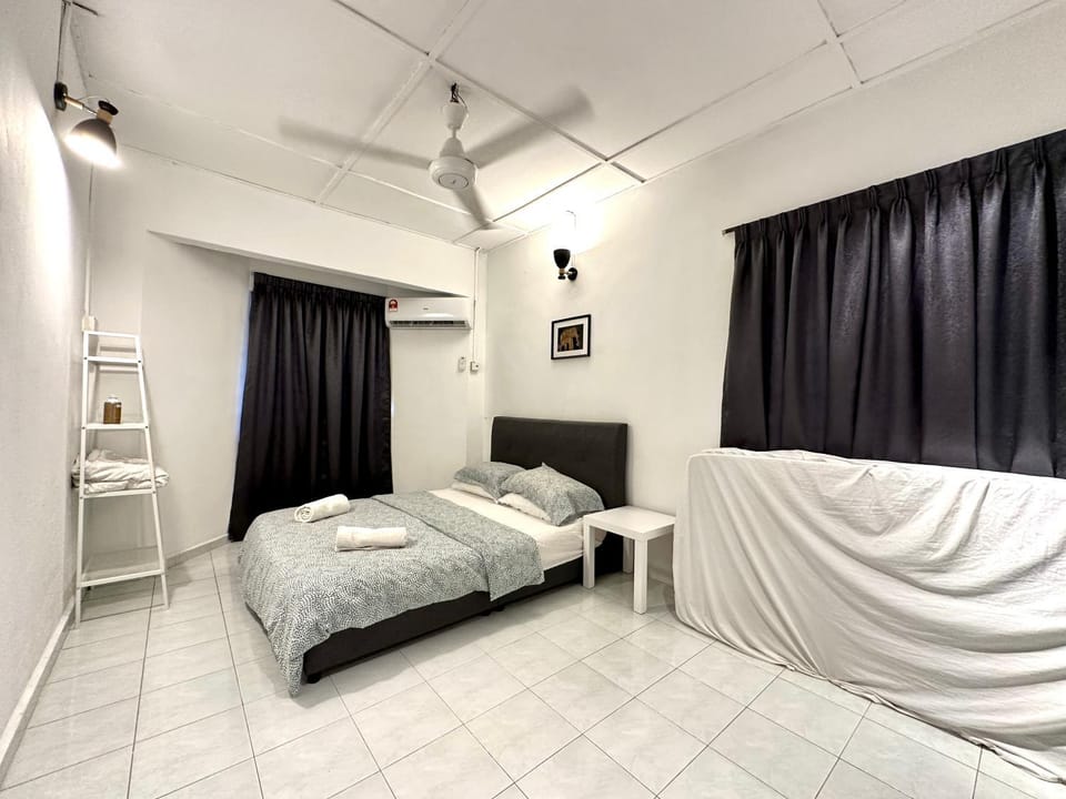 Bed, Photo of the whole room, Bedroom, air conditioner