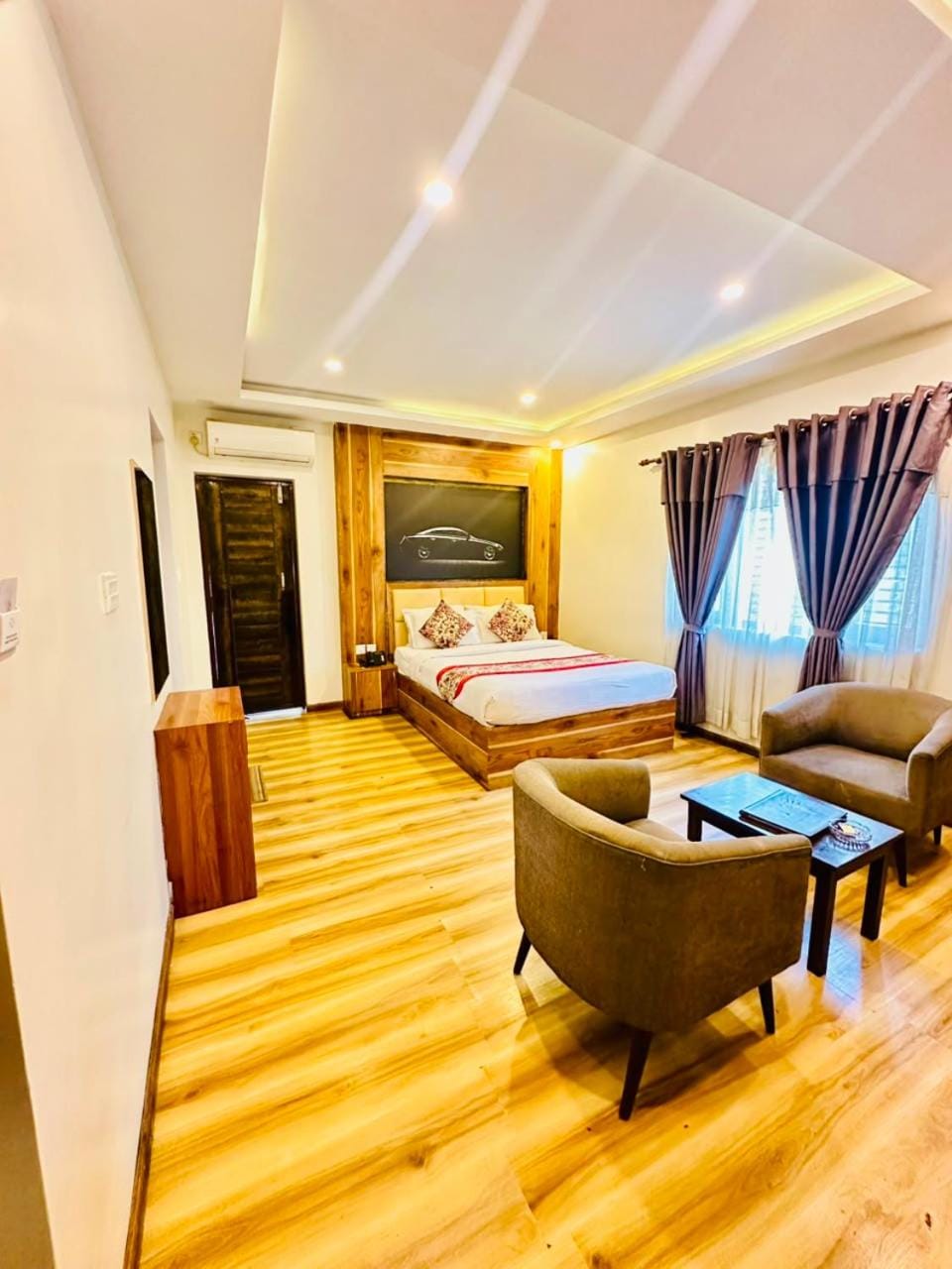 Bed, Seating area, Bedroom