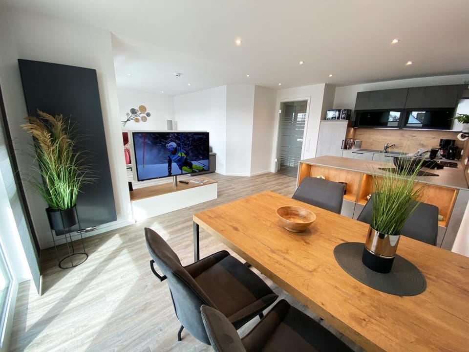 TV and multimedia, Dining area