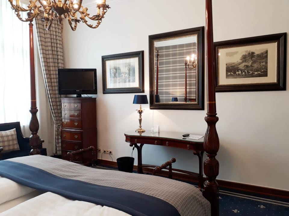 TV and multimedia, Decorative detail, Bedroom