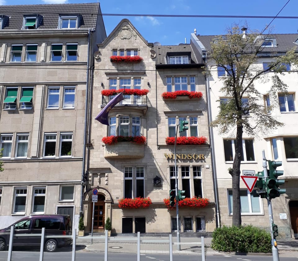 Property building, Facade/entrance, Neighbourhood, Street view