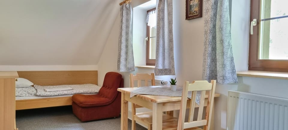 Bed, Seating area