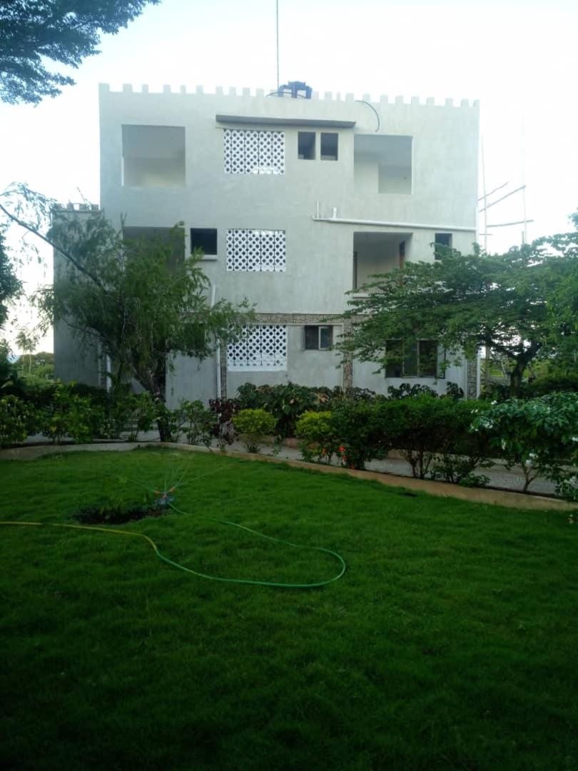Property building, Natural landscape, Garden, Garden view