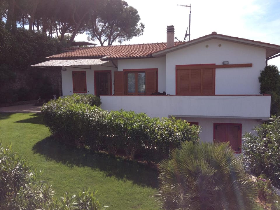 Apartment in villa 2 to 4 persons with large garden stella Apartment in Capoliveri