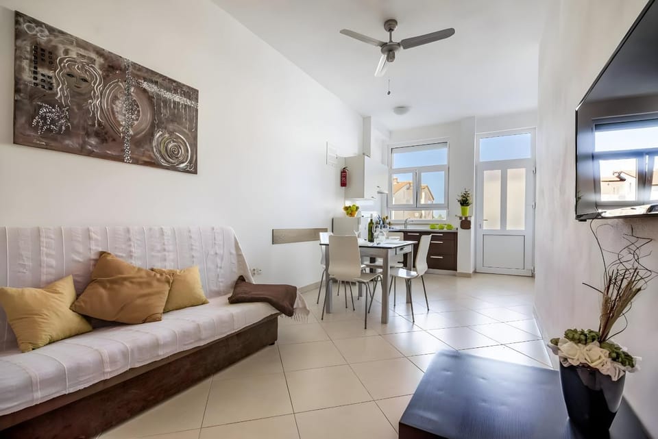 Living room, Dining area, Family