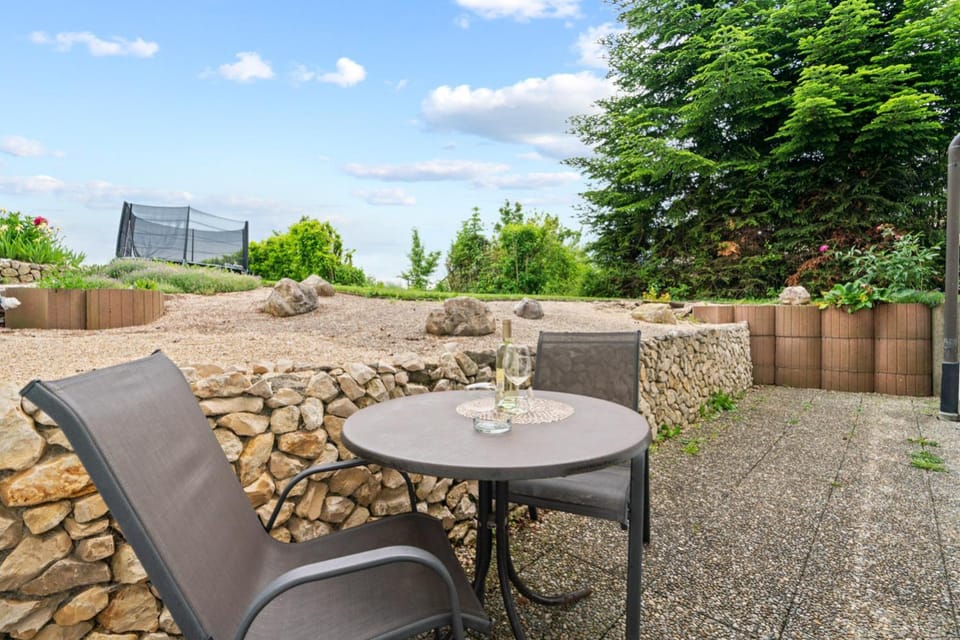 View (from property/room), Balcony/Terrace, Seating area, Alcoholic drinks