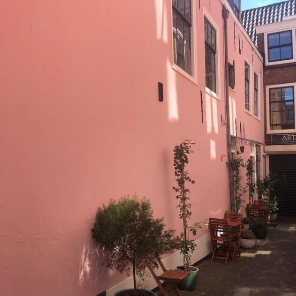 Bookstor Atelier Bed and Breakfast in The Hague