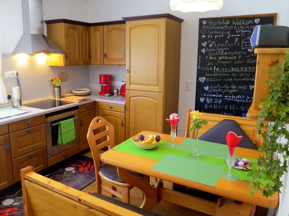 Kitchen or kitchenette, Dining area, stove