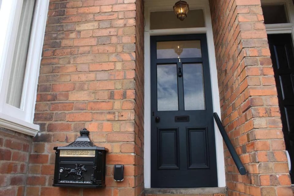 Luxury townhouse in town centre, views, river walk, Free Parking House in Shrewsbury