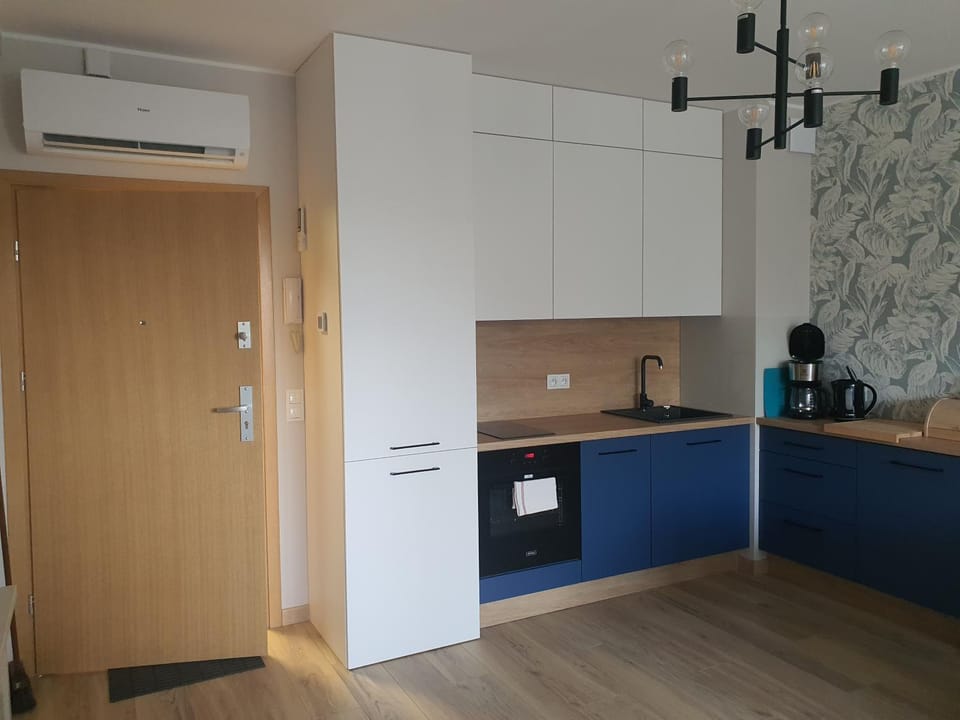 Facade/entrance, Coffee/tea facilities, Kitchen or kitchenette, stove