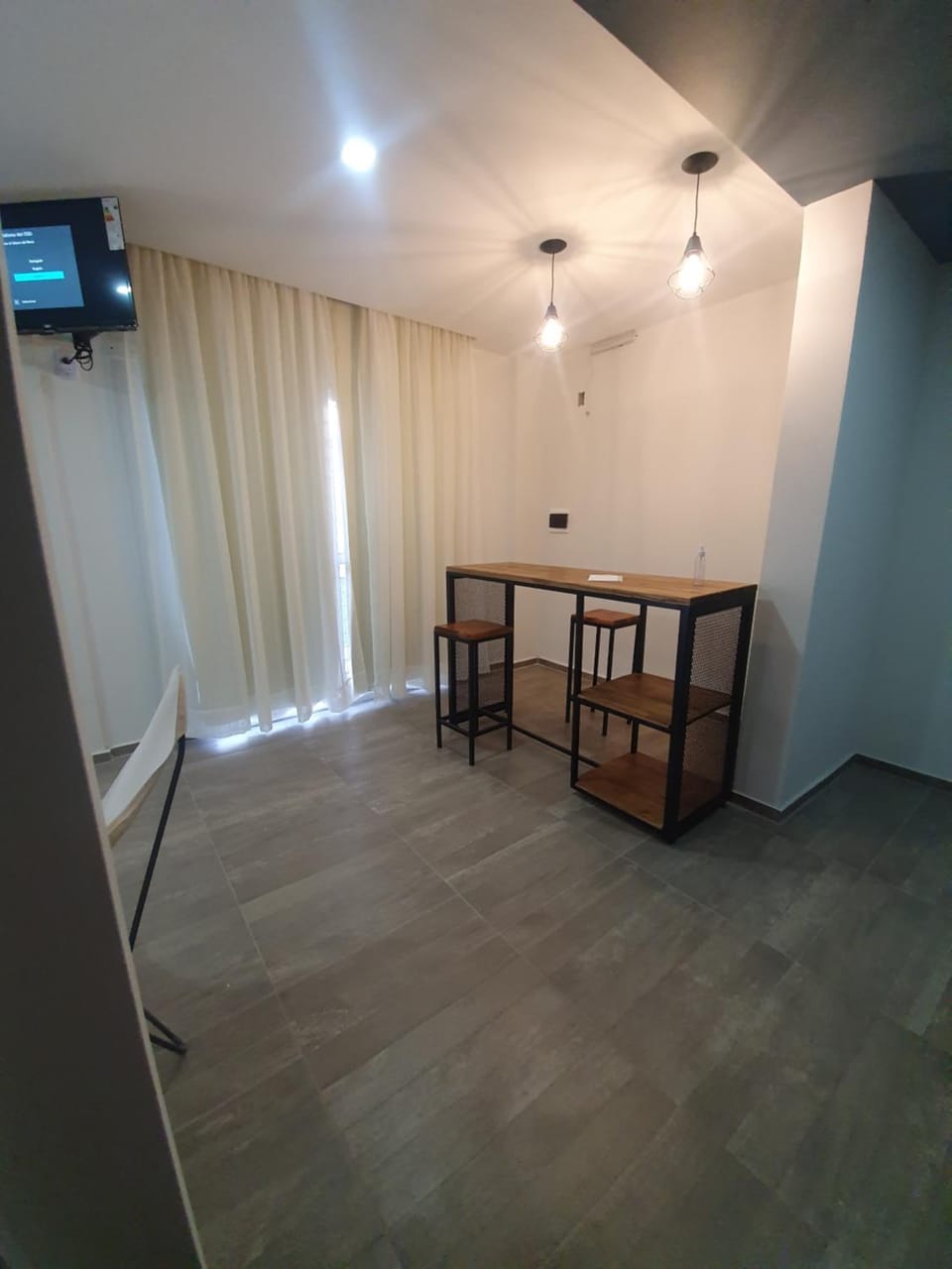 TV and multimedia, Living room, Seating area, Dining area