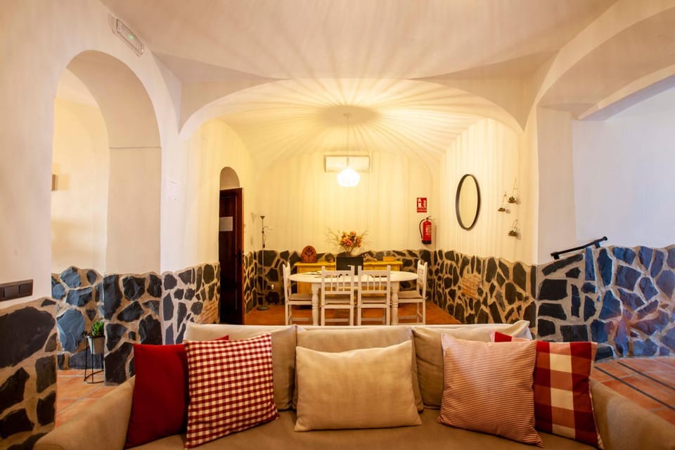 Living room, Lounge or bar, Seating area, Dining area, Area and facilities