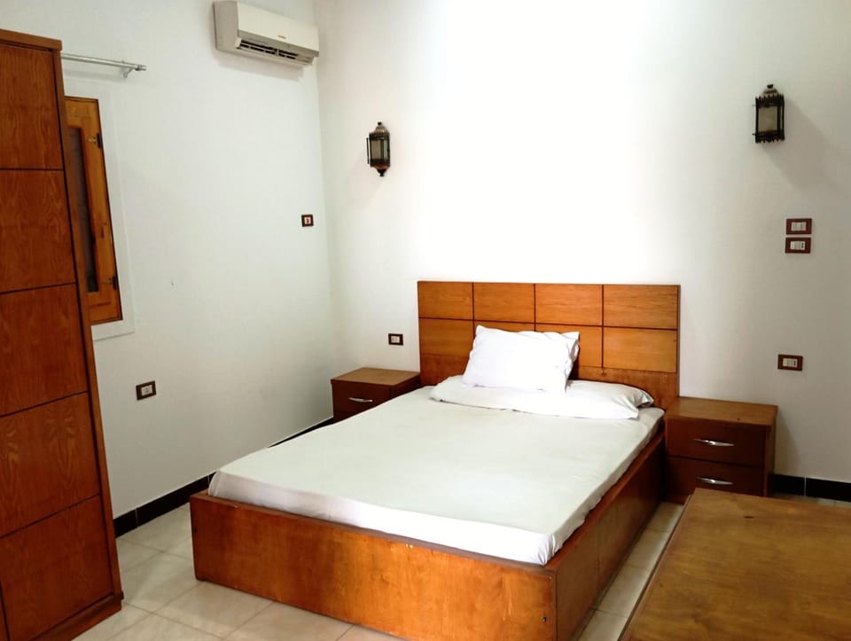 Bed, Photo of the whole room, Bedroom, air conditioner