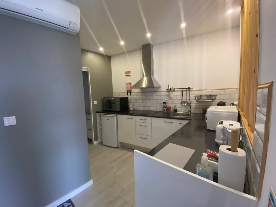 Coffee/tea facilities, Kitchen or kitchenette, minibar, pet friendly, stove