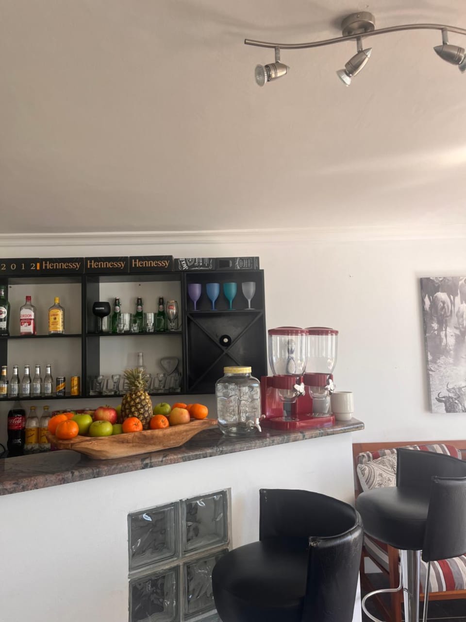 Lounge or bar, Food and drinks