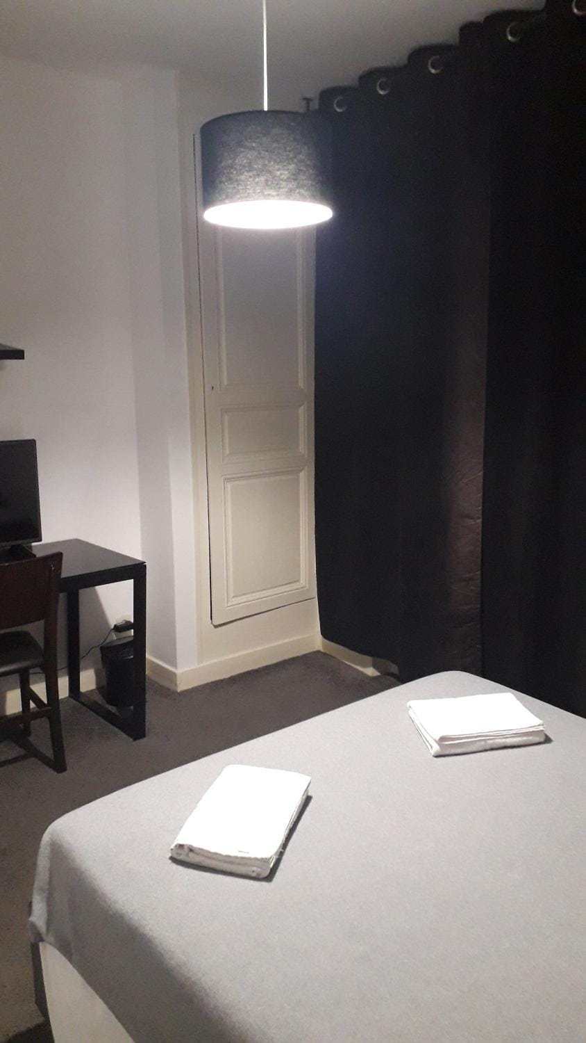 Chambres d'Hotes Centre Ville Bed and Breakfast in Occitanie
