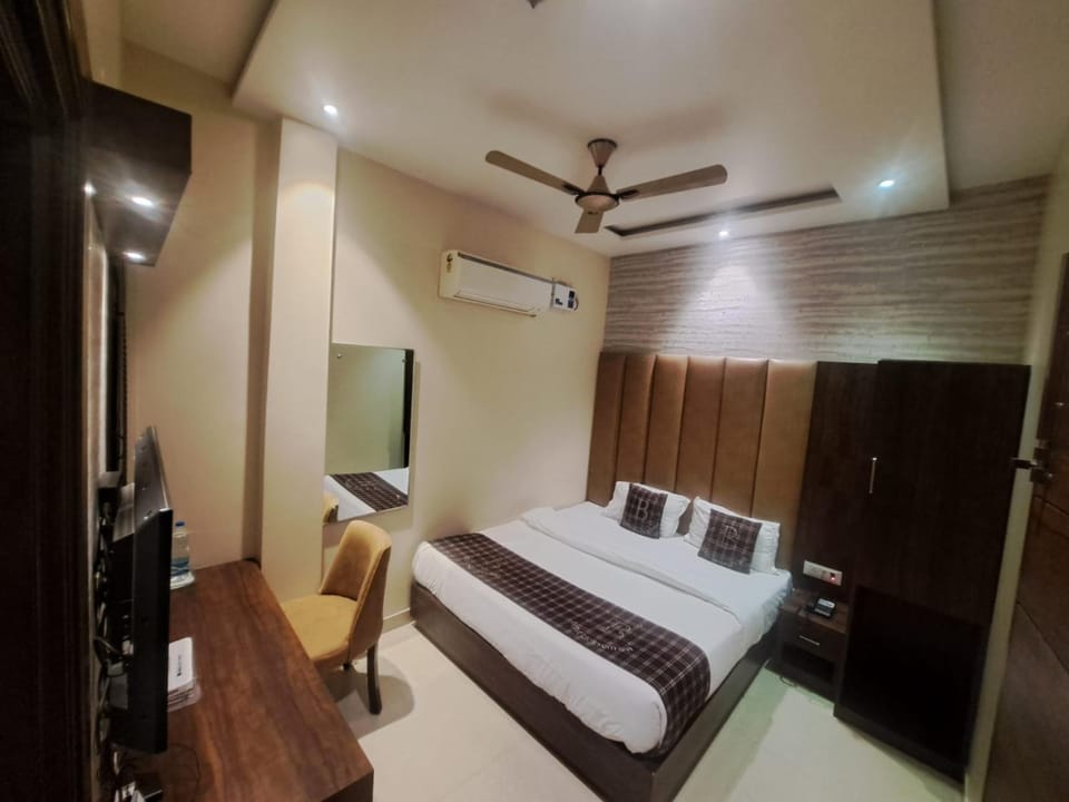 Hotel Blossom Inn Campground/ 
RV Resort in Punjab, India