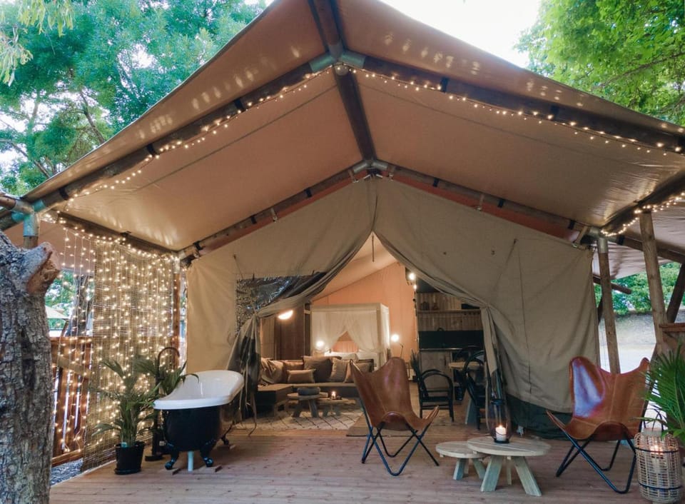 Patio, Bath