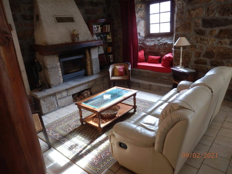 Communal lounge/ TV room, Living room, Seating area
