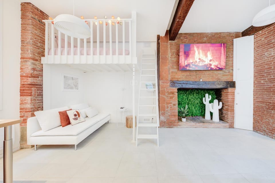 Communal lounge/ TV room, TV and multimedia, flat iron
