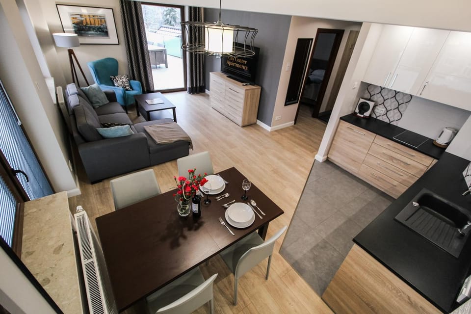 TV and multimedia, Kitchen or kitchenette, Living room, Seating area, Dining area