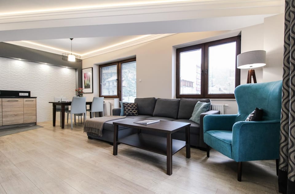 Bed, Living room